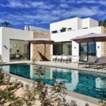 Magnifique villa à louer, moderne avec piscine en première ligne de mer à Ibiza